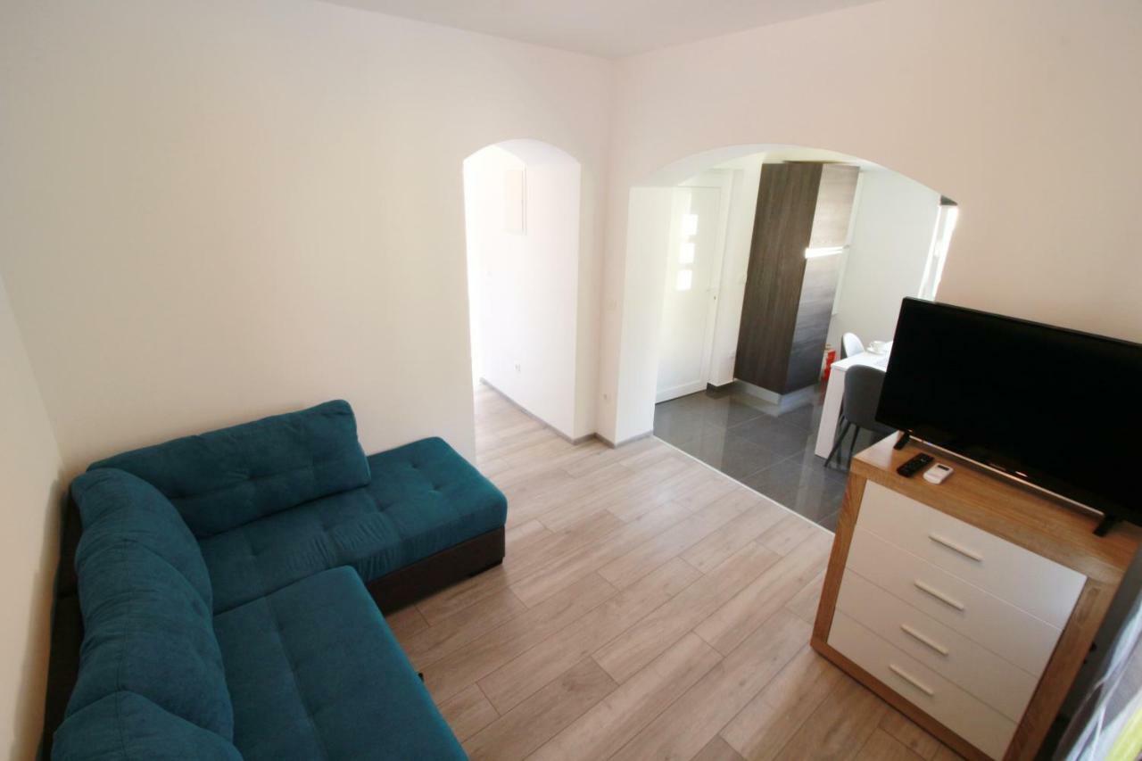 Apartment Sara With Seaview Петркане Екстериор снимка
