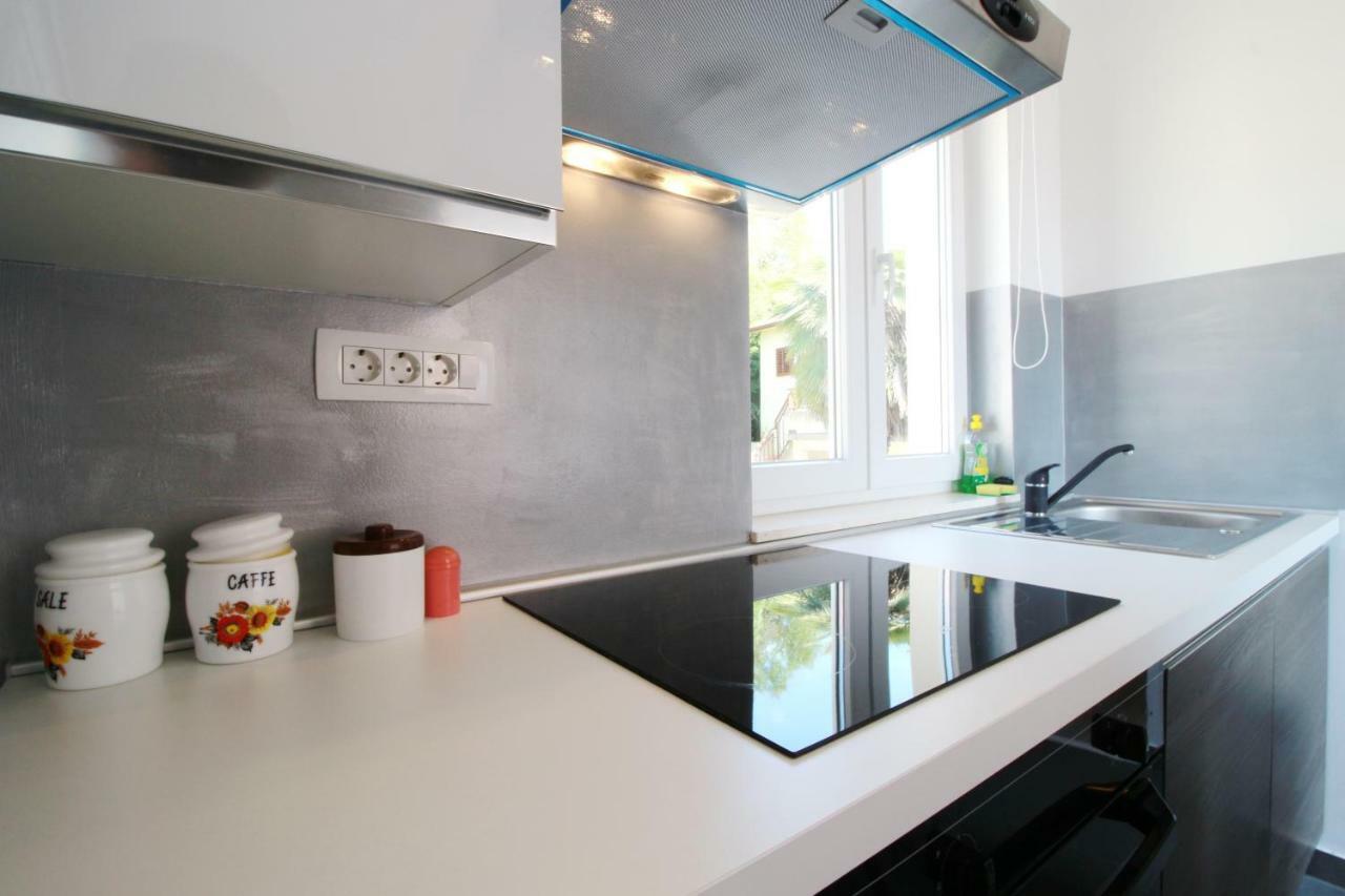 Apartment Sara With Seaview Петркане Екстериор снимка