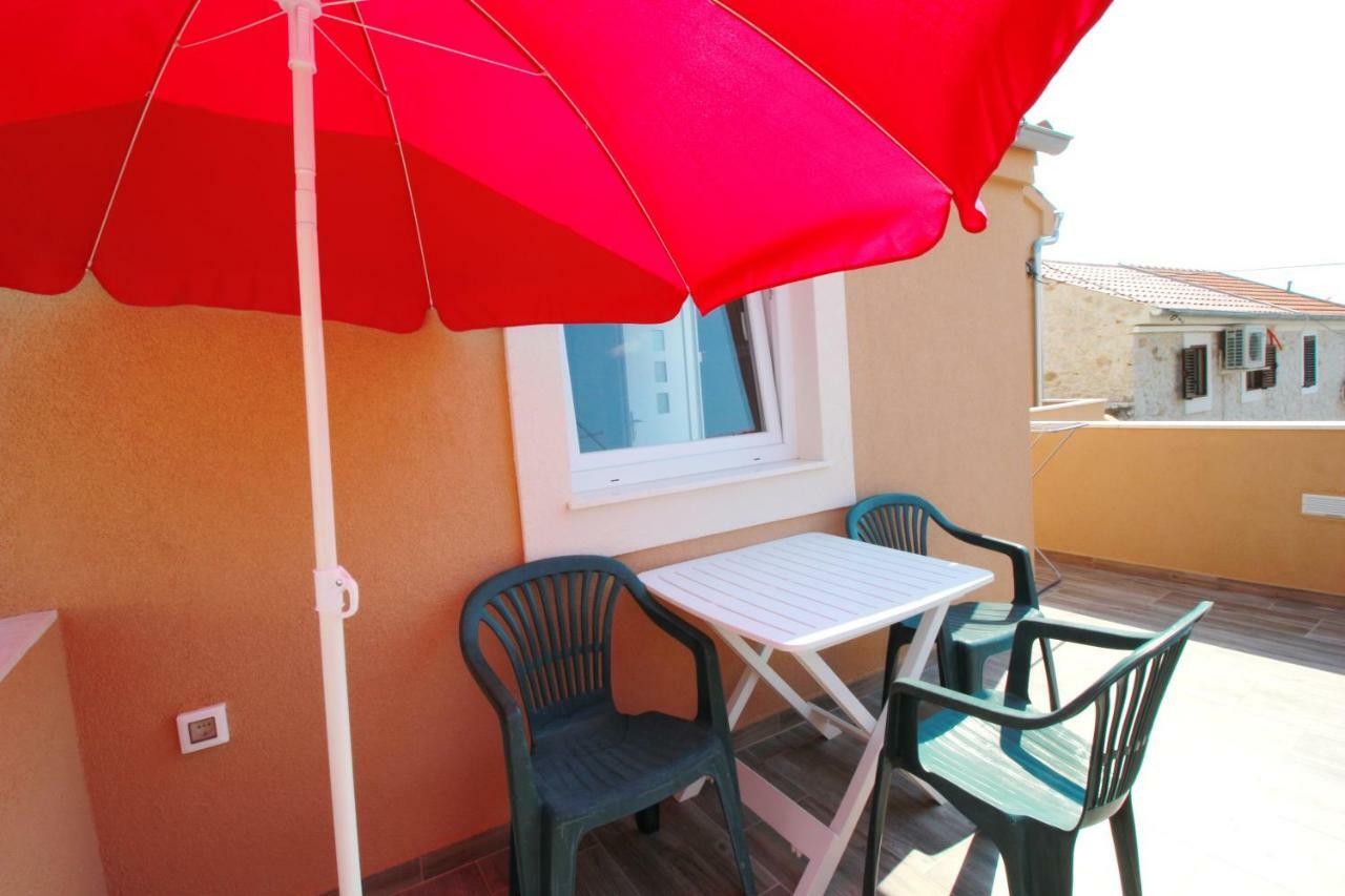 Apartment Sara With Seaview Петркане Екстериор снимка