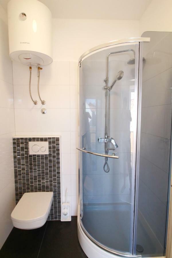 Apartment Sara With Seaview Петркане Екстериор снимка