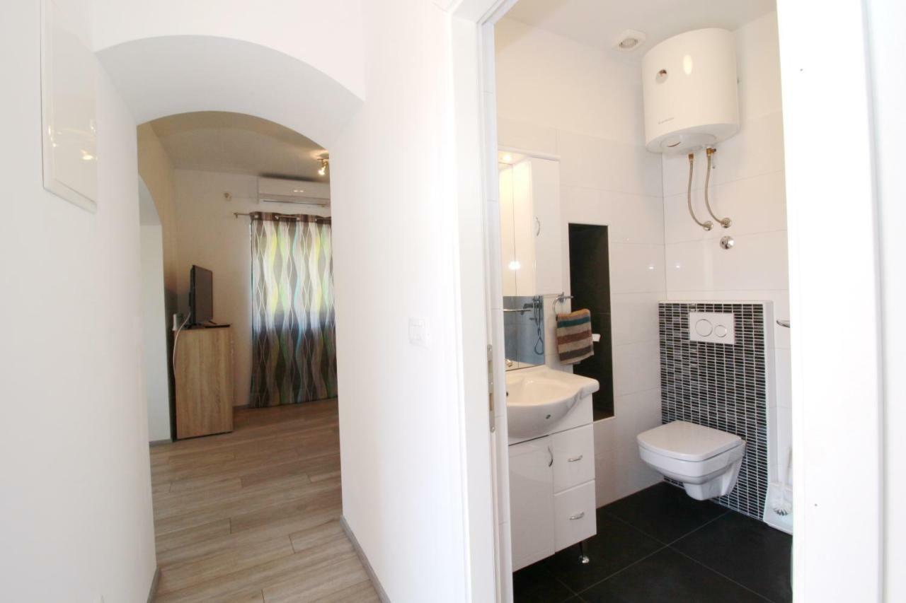 Apartment Sara With Seaview Петркане Екстериор снимка