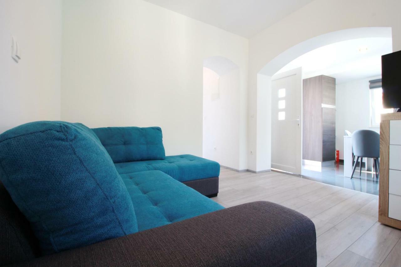 Apartment Sara With Seaview Петркане Екстериор снимка