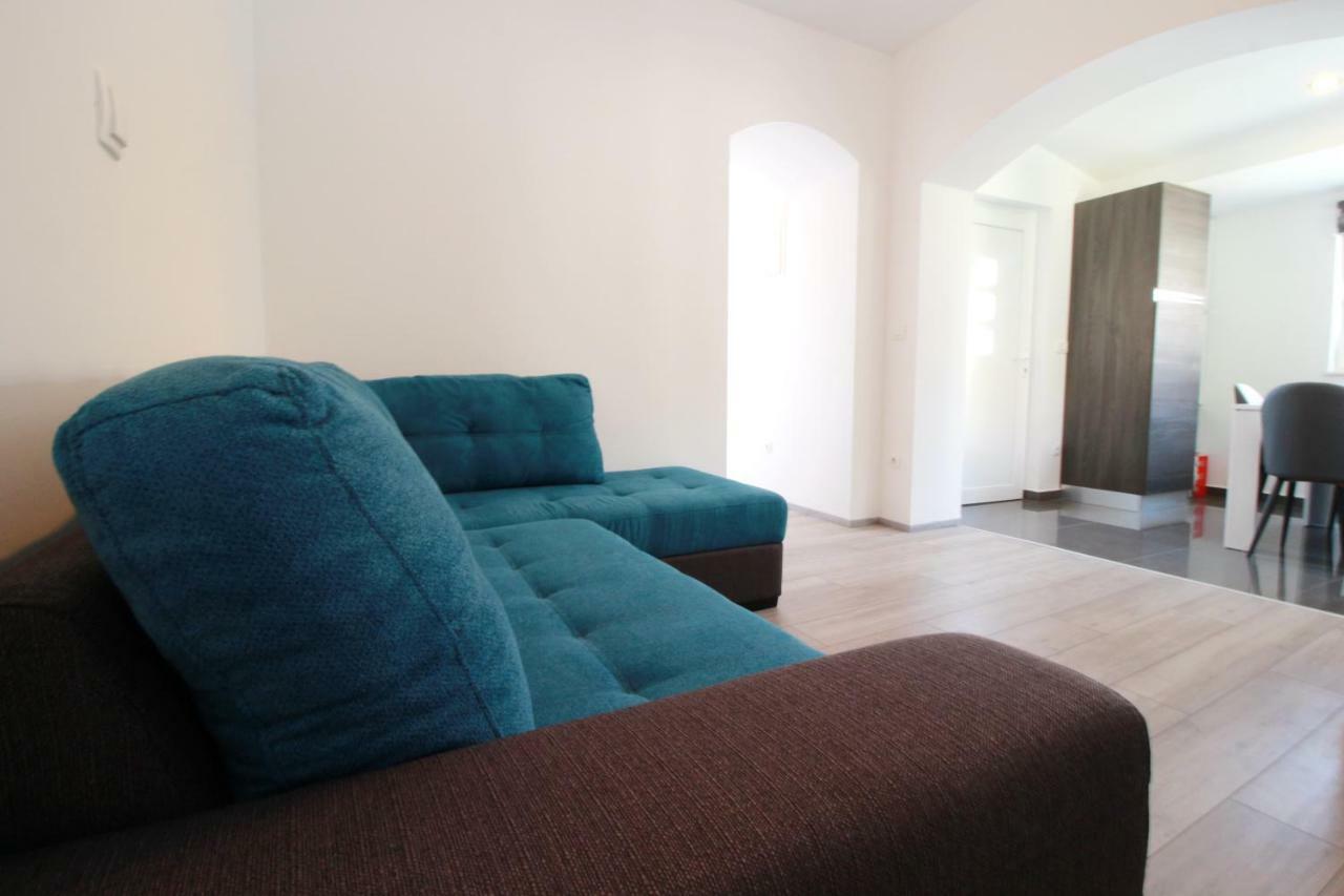Apartment Sara With Seaview Петркане Екстериор снимка