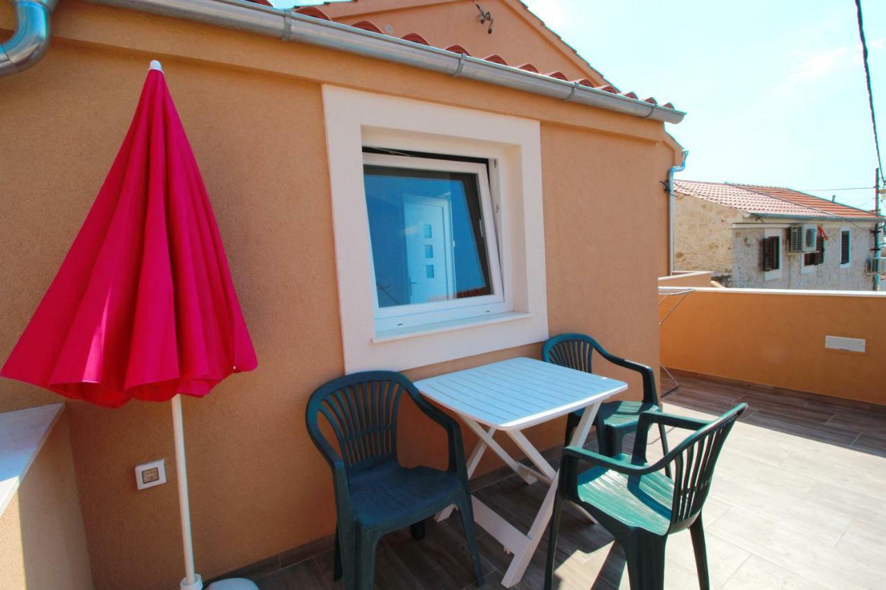 Apartment Sara With Seaview Петркане Екстериор снимка
