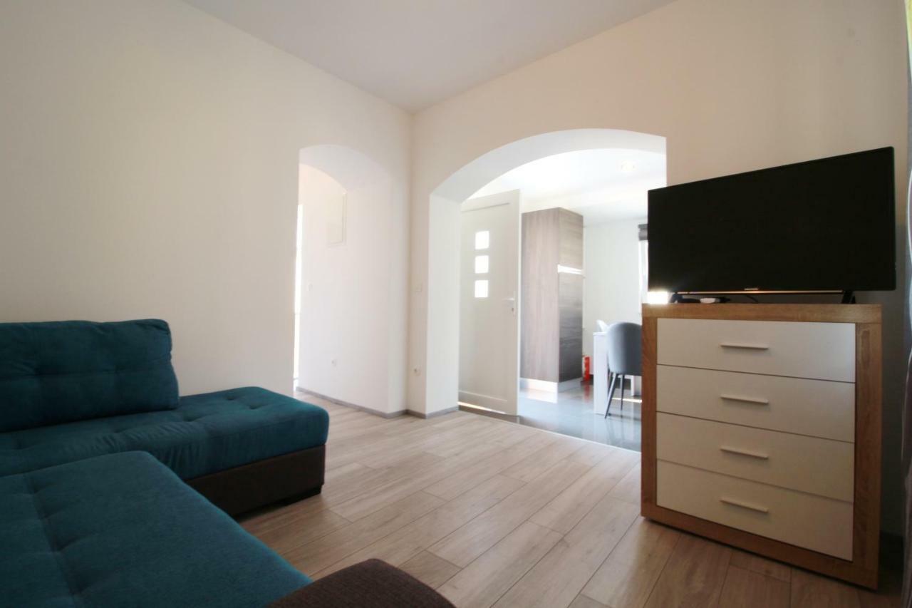 Apartment Sara With Seaview Петркане Екстериор снимка