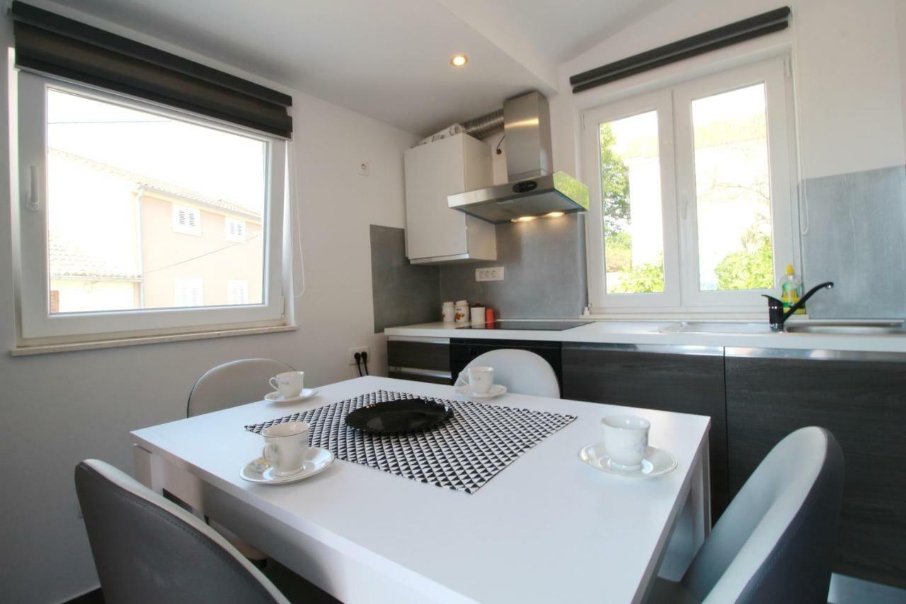 Apartment Sara With Seaview Петркане Екстериор снимка